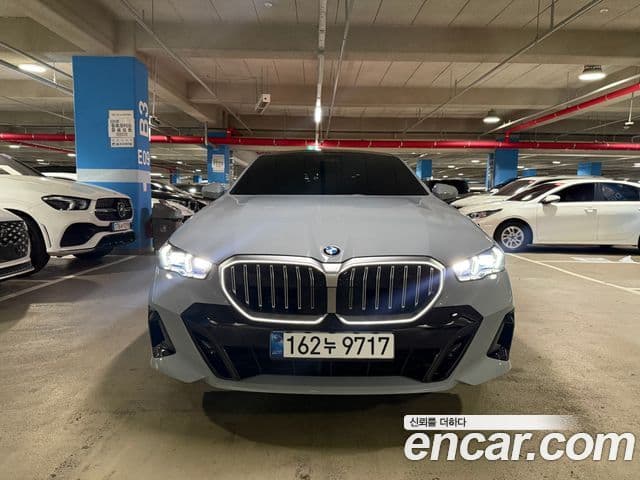 BMW 5 Series (G60)